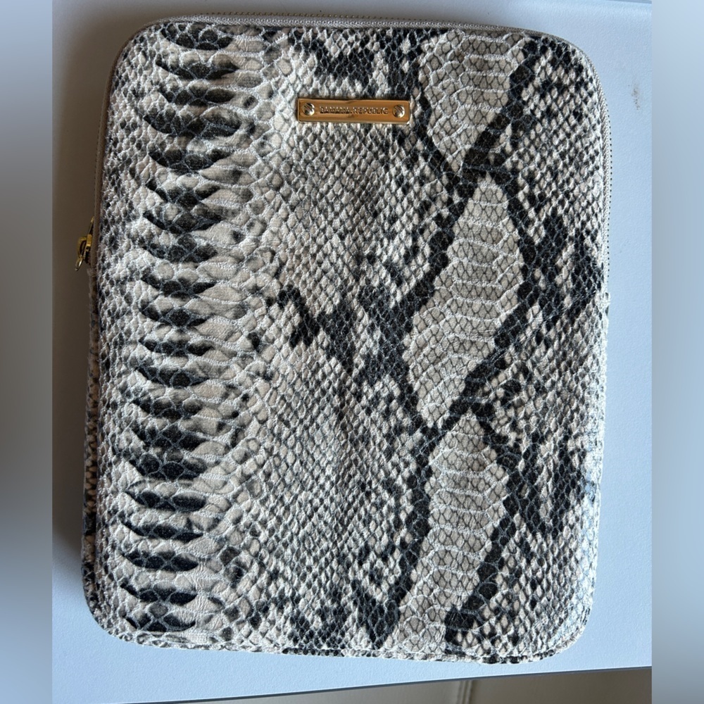 Banana Republic Tablet Case - Picture 2 of 5